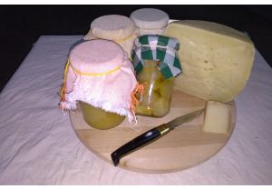 Confezione “pecorino con contorni e marmellate”